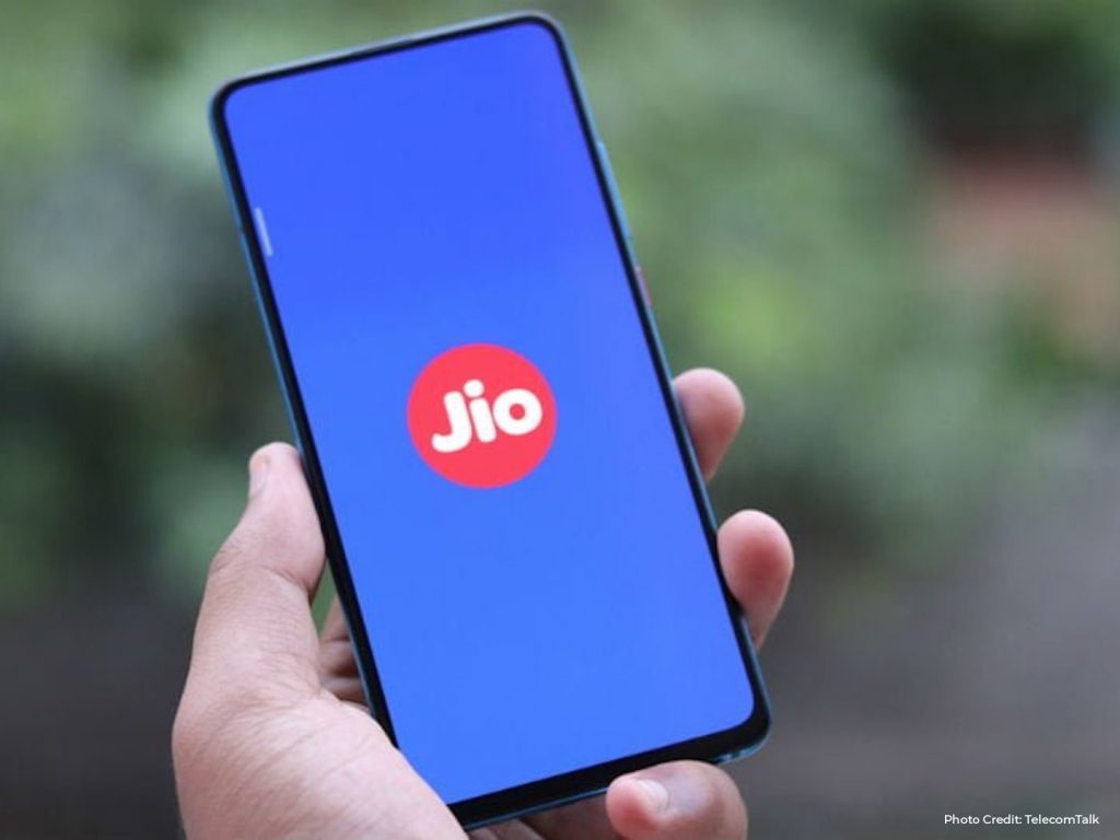 Jio to launch low cost smart-phones